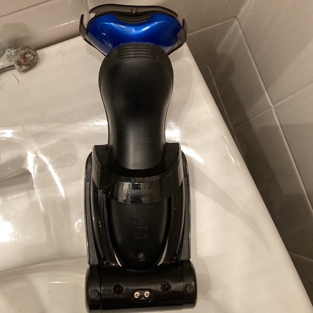 Blue nerelco shaver decent condition